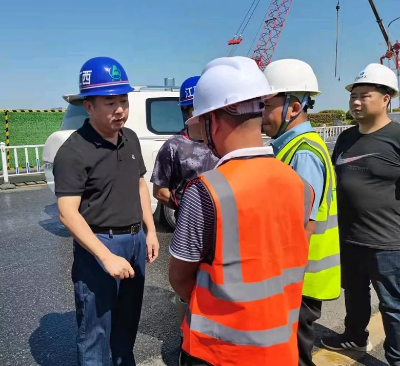 羅輝到沿江中北大道快速路改造工程、真君路隧道工程項(xiàng)目檢查工作